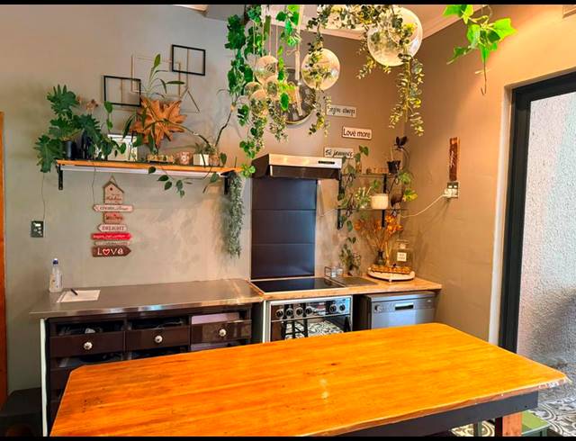 3 BEDROOM HOUSE FOR SALE IN BOSTON